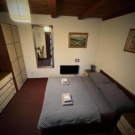 Penzión Pri Kaštieli Záturčie Martin Esterno foto
