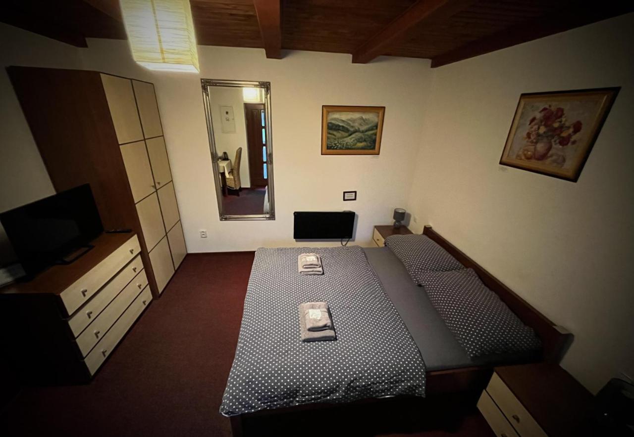 Penzión Pri Kaštieli Záturčie Martin Esterno foto